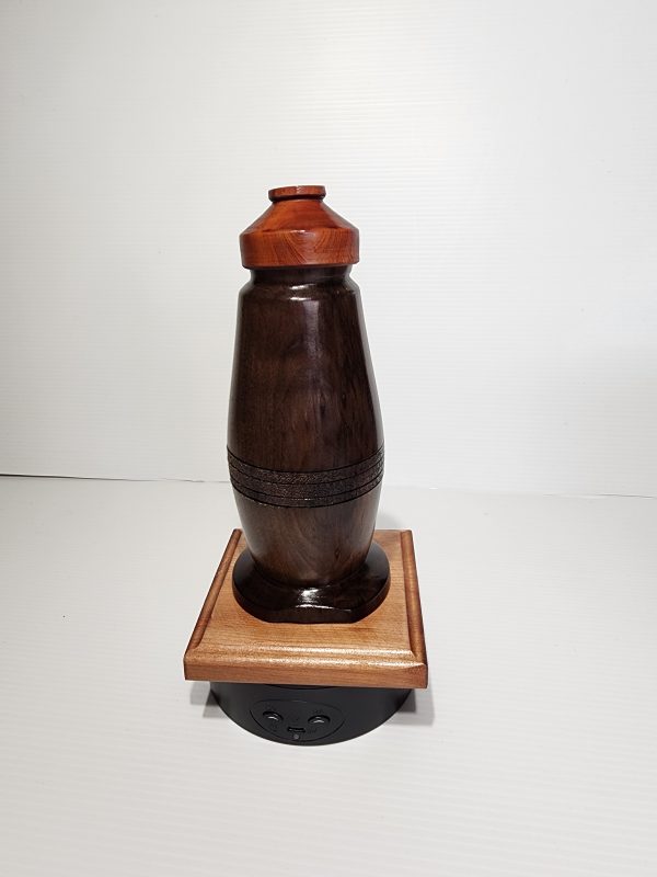 1200-Urn Totara